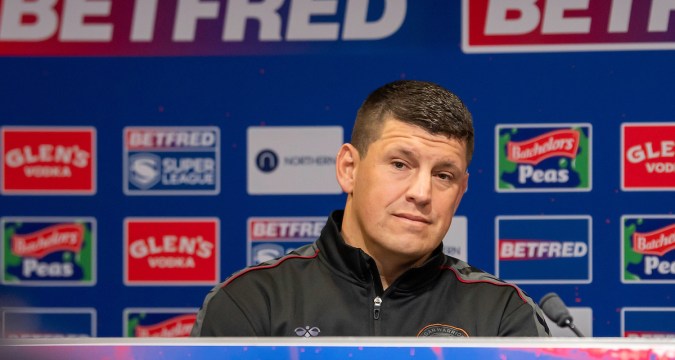 NEWS IN : Matt Peet discusses Jake Wardle, Harry Smith, and a prospective World Club Challenge with Penrith Panthers, as well as what he said to Wigan Warriors players at halftime.